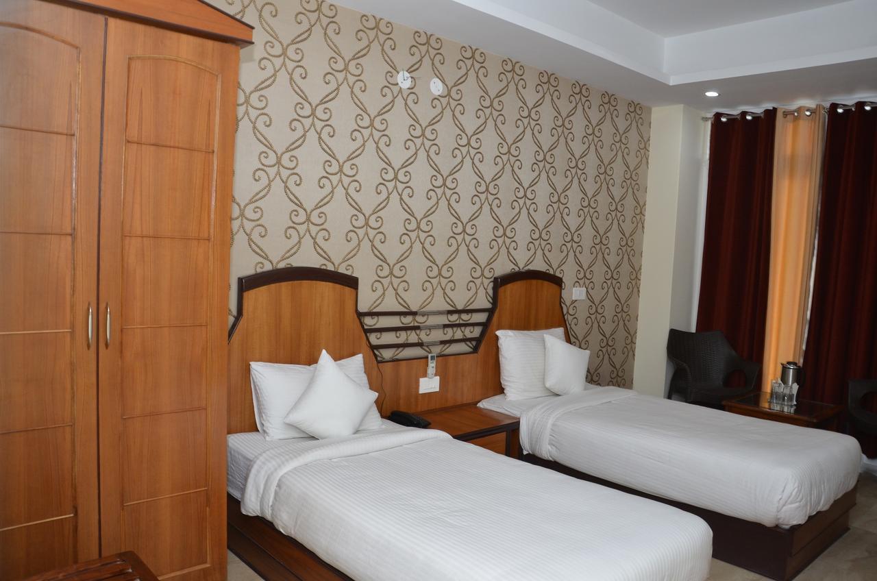 Chopra Residency Hotel Hamirpur Bagian luar foto